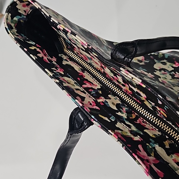 Kate Spade hand bag.  Floral design - Picture 9 of 9